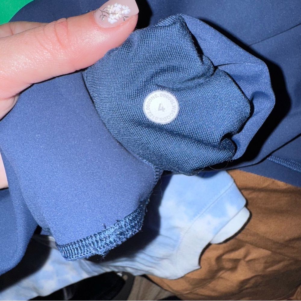 Lululemon Navy Leggings - Picture 4 of 4